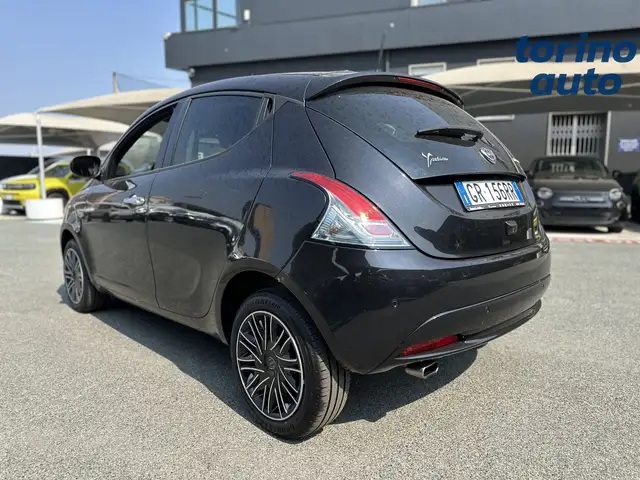 Lancia Ypsilon view 5