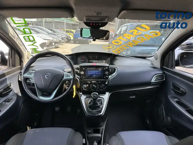 Lancia Ypsilon view 12