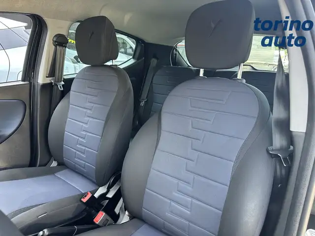 Lancia Ypsilon view 9
