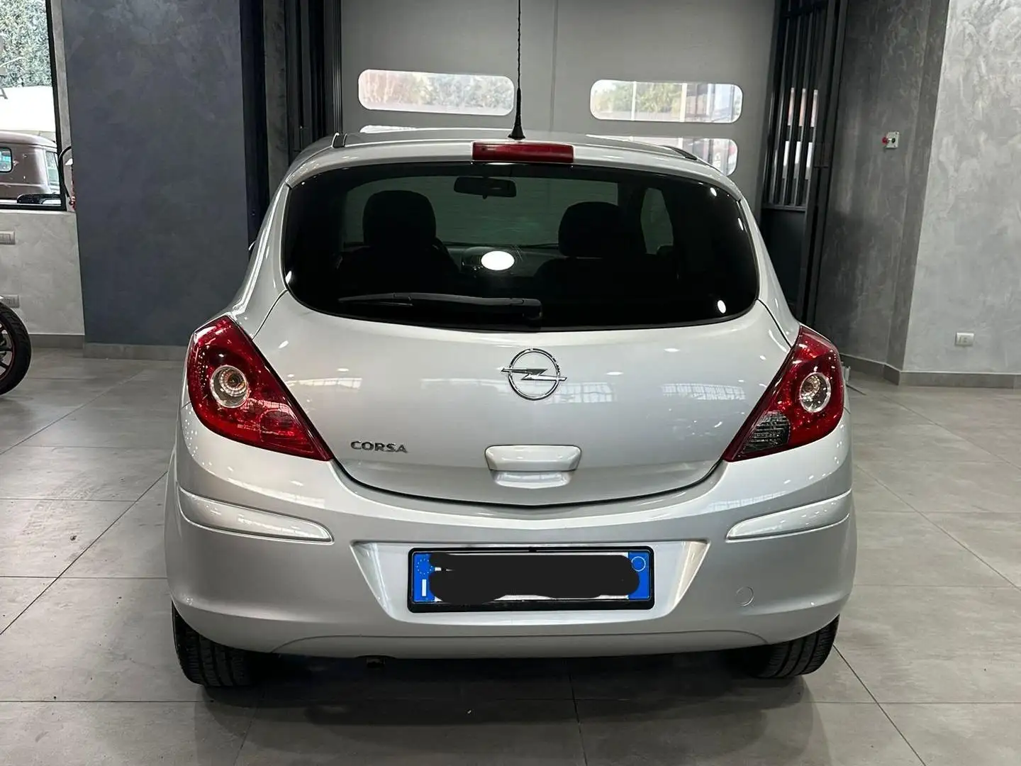 Opel Corsa Corsa IV 2010 3p 1.2 Edition 85cv Silber - 2