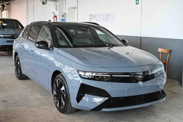Opel Astra view 2