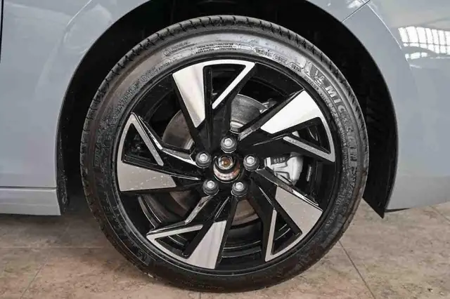 Opel Astra view 5