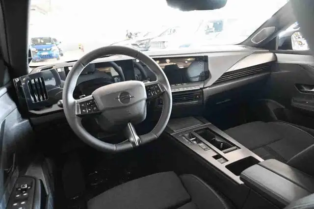 Opel Astra view 6