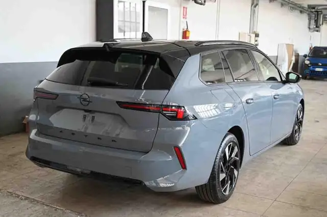 Opel Astra view 3