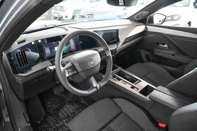 Opel Astra view 7