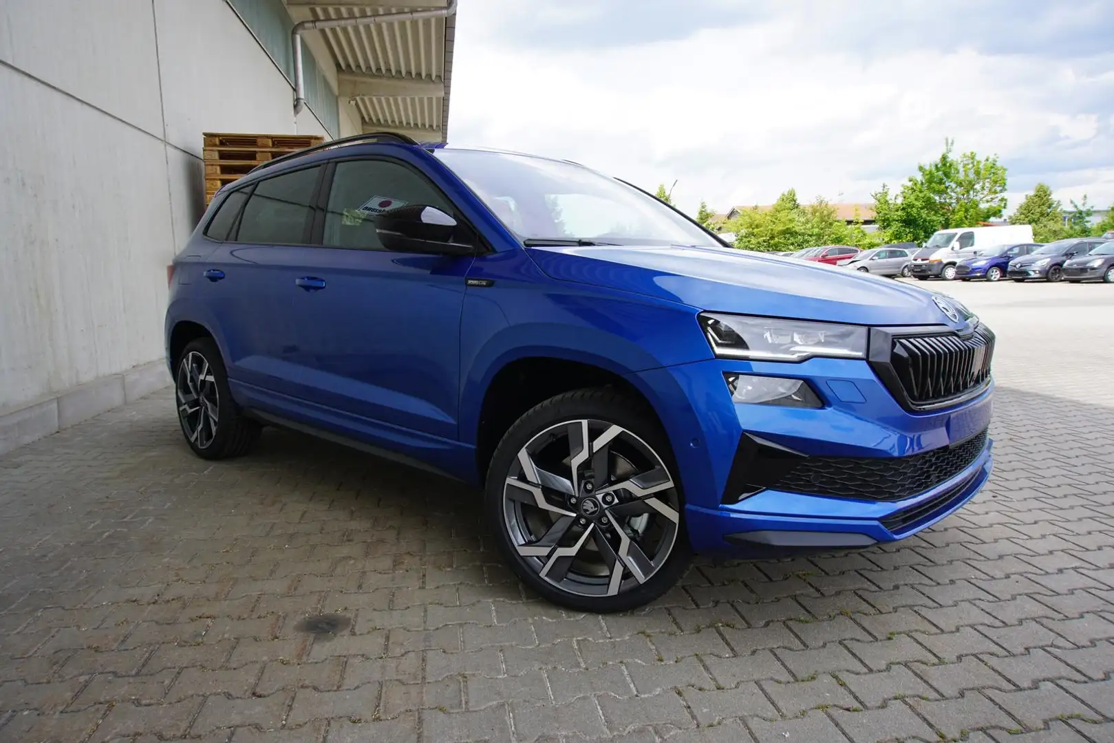 Skoda Karoq 2.0TDI Sportline 4x4 AHK Canton Navi 360° Kamera Синій - 1