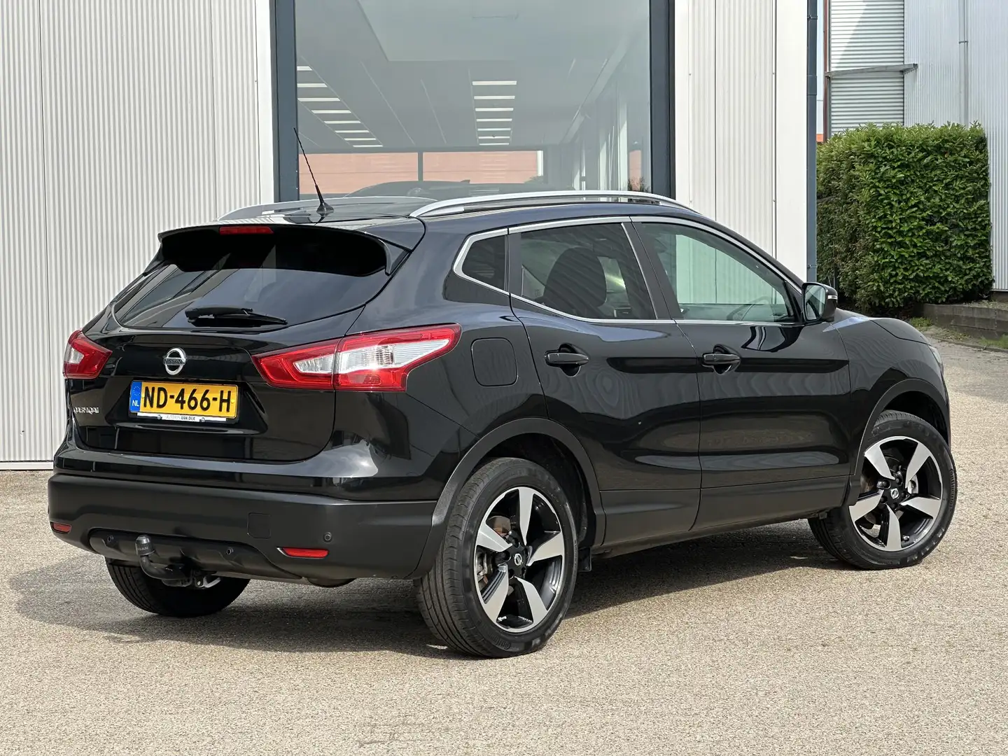 Nissan Qashqai 1.2 N-Connecta | NL Auto/2e Eig./Voll.Historie/360 Schwarz - 2