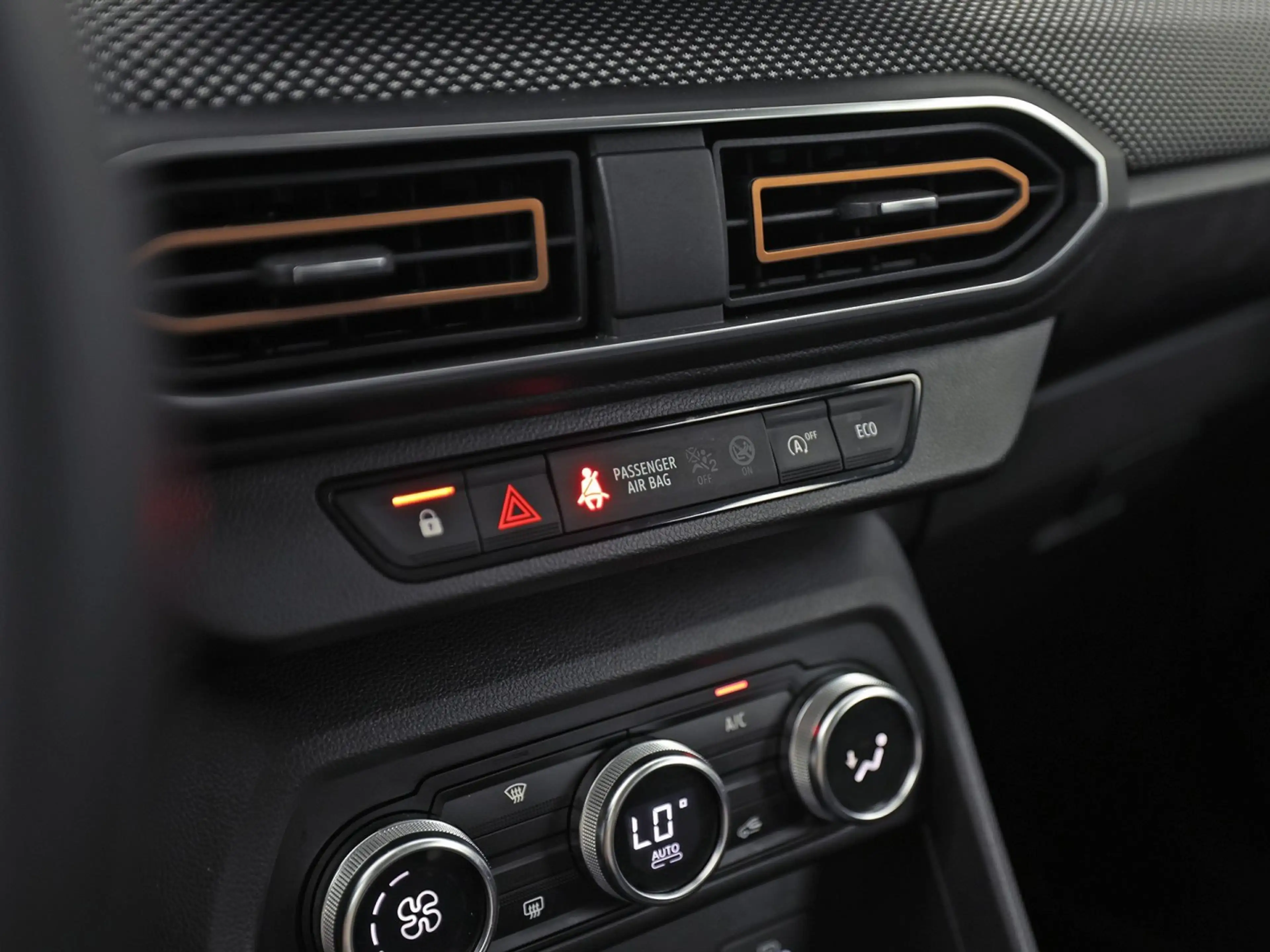 Dacia Sandero 1.0 TCe 100 Bi-Fuel Comfort (GROOT NAVI, CLIMATE, — photo 9