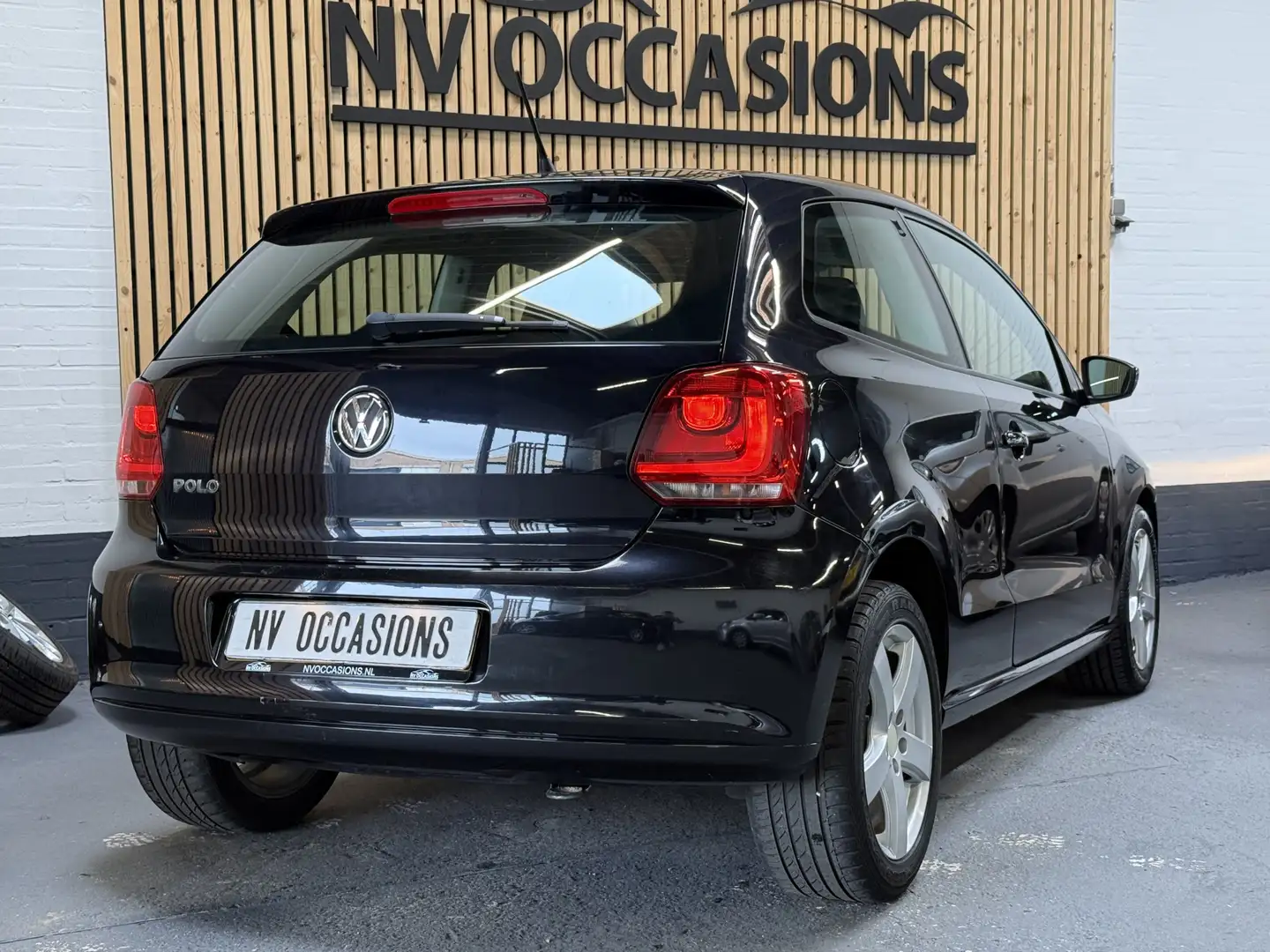 Volkswagen Polo 1.2 Easyline AIRCO/16"LV/APPLE CARPLAY/SPORTIEF/94 Zwart - 2