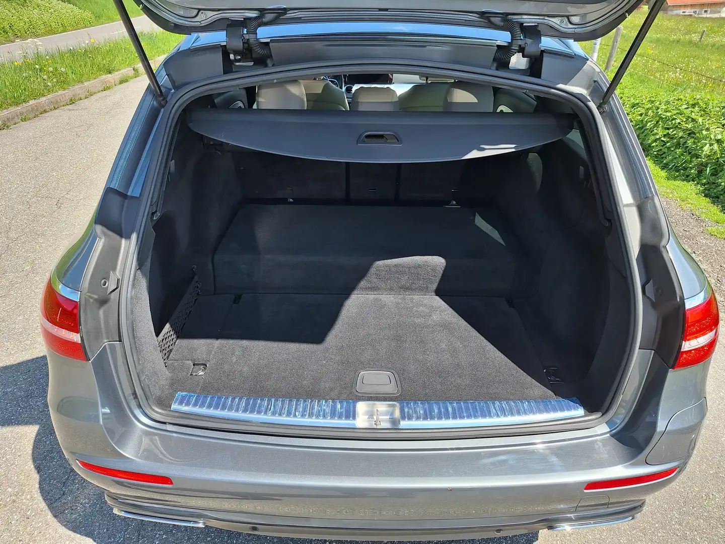 Mercedes-Benz E 300 E-Klasse T-Modell Diesel Plugin Hybrid de T 9G-TRO Grau - 2