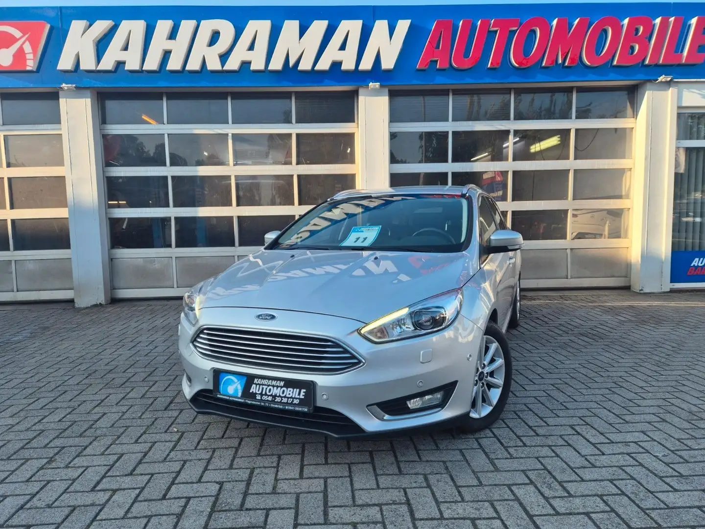Ford Focus Turnier Titanium Gris - 1