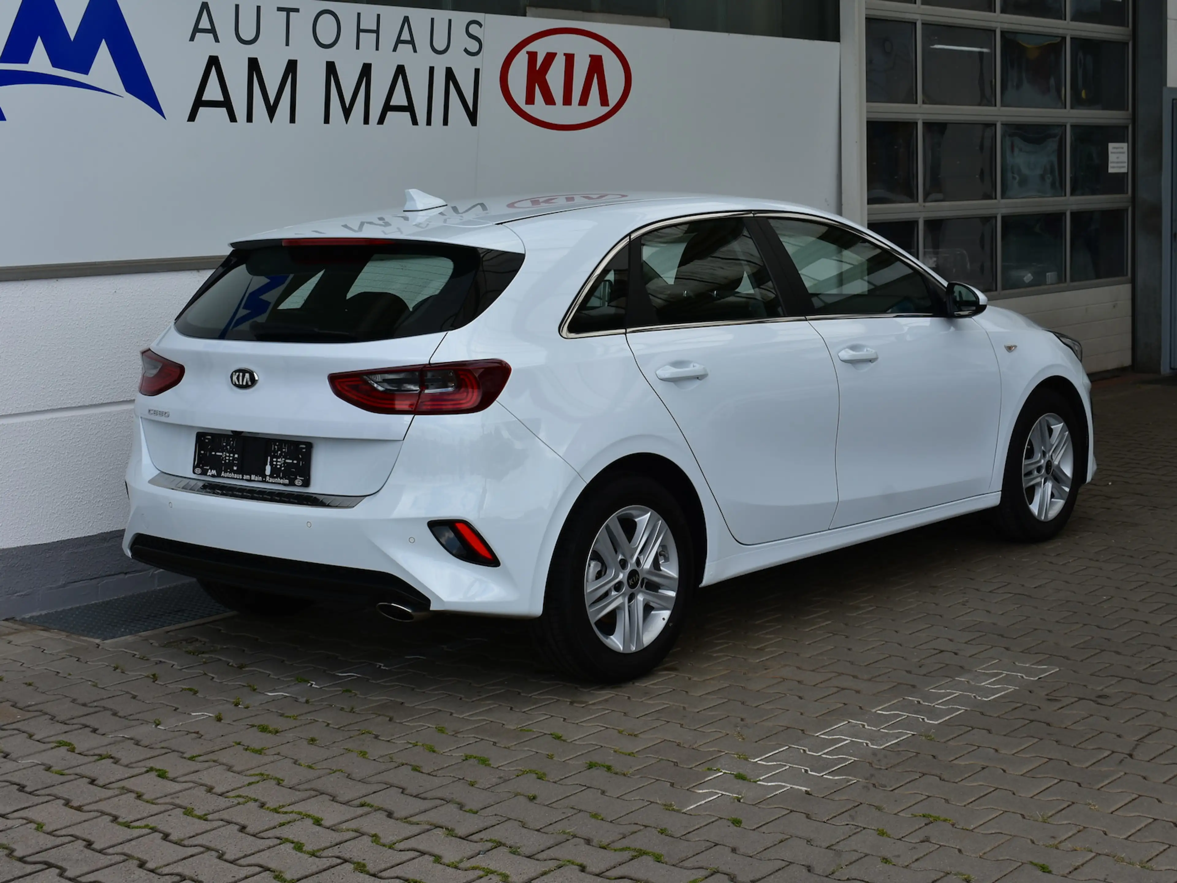 Kia Ceed / cee'd 1.4T VISION | NAVI | KOMFORT | DAB — photo 6