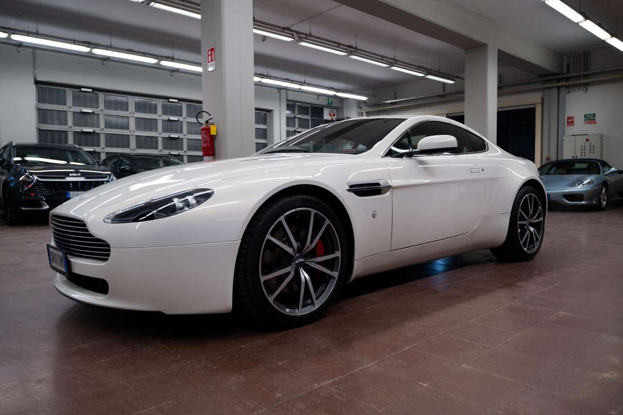 Aston Martin Vantage ASTON MARTIN - V8 VANTAGE