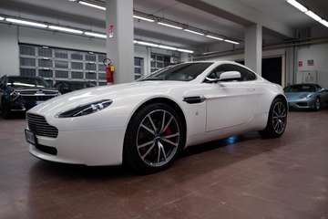 ASTON MARTIN - V8 VANTAGE