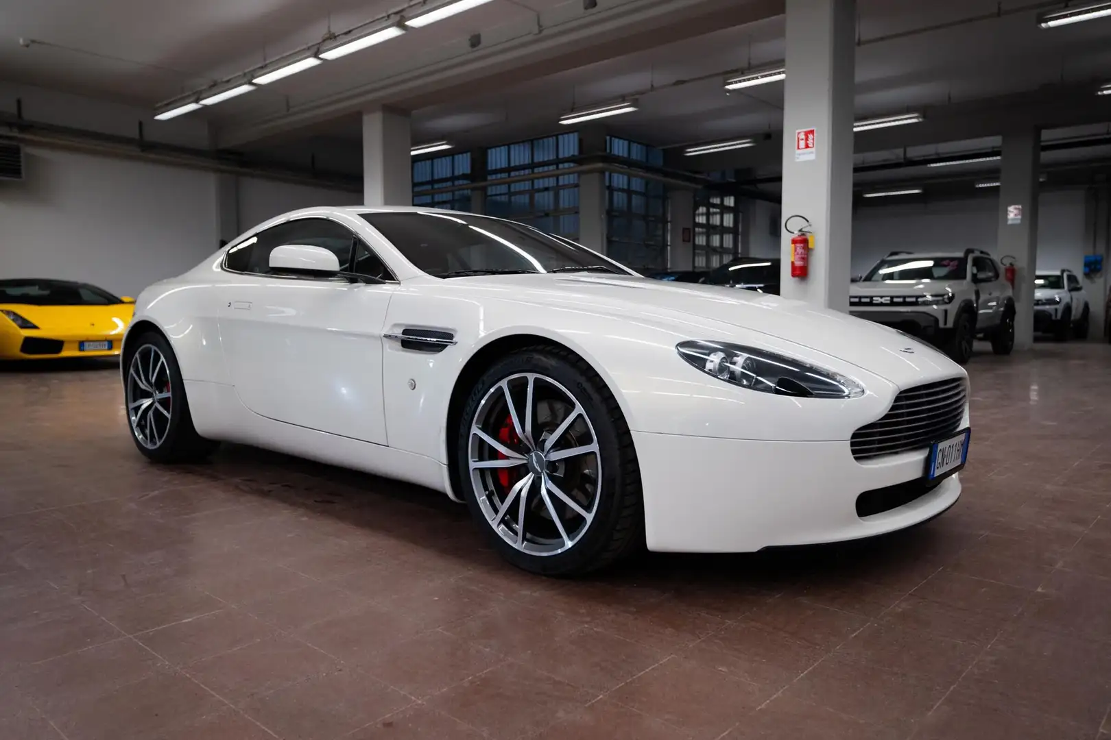 Aston Martin Vantage ASTON MARTIN - V8 VANTAGE - 2