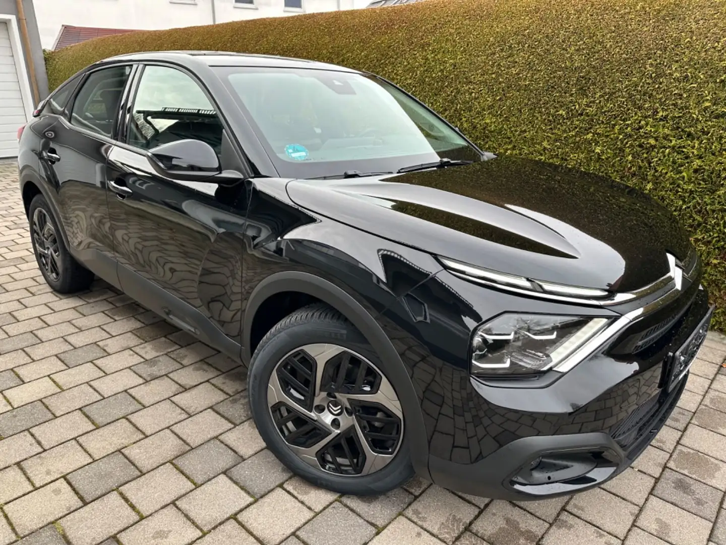 Citroen C4 PureTech 130 Stop&Start PLUS EAT8 Zwart - 1