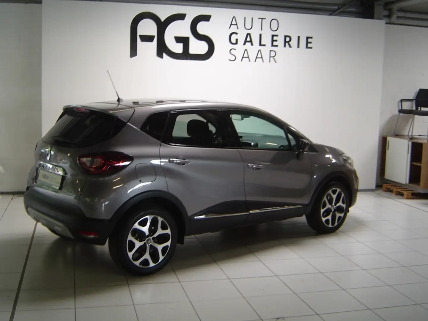 Renault Captur Collection 1.3 TCe 150 EU6d-T Navi LED Klimaautom. Grijs - 1