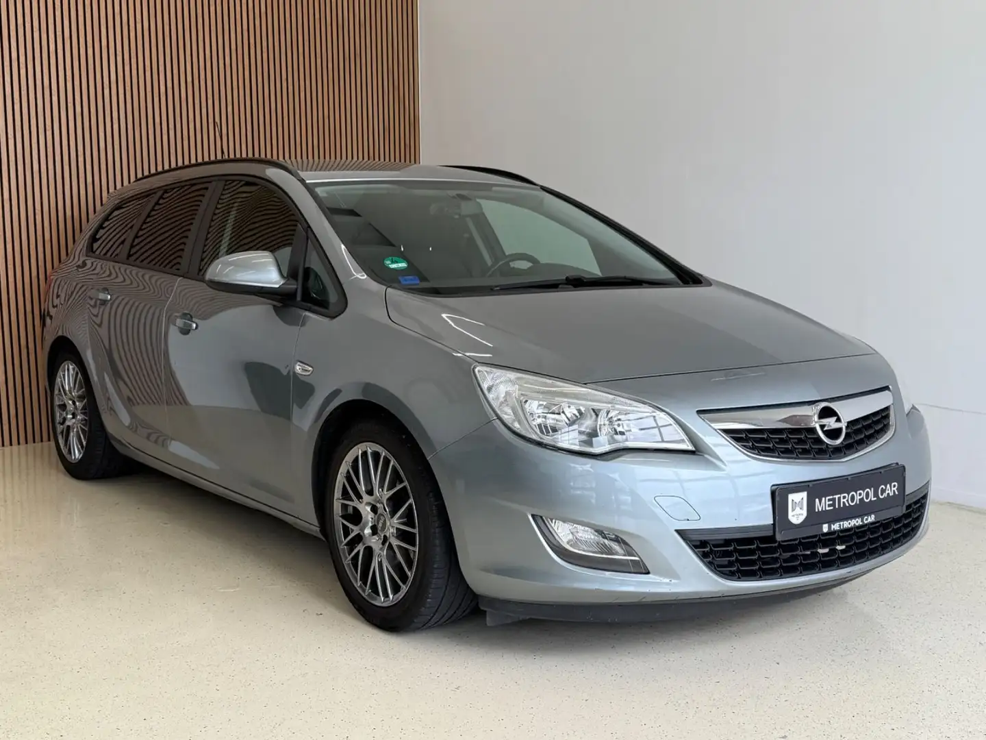 Opel Astra J Sports Tourer 1.4 Turbo ALU/PDC/ZV Silber - 1