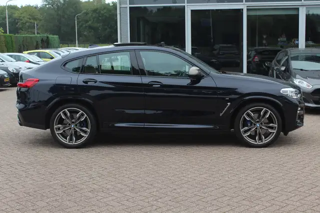 BMW X4 view 4