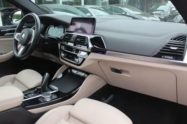 BMW X4 view 11