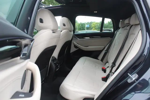 BMW X4 view 9
