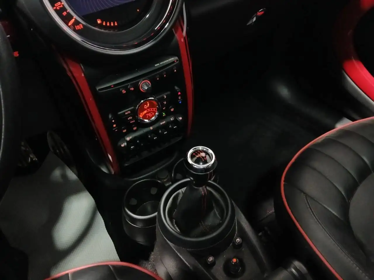 MINI Cooper Countryman снимка MINI Cooper Countryman