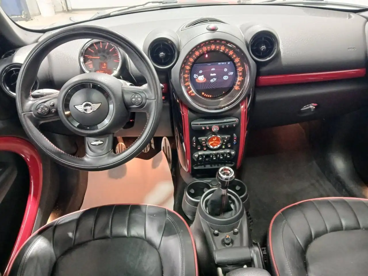 MINI Cooper Countryman снимка MINI Cooper Countryman