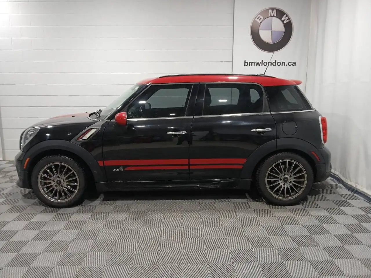 MINI Cooper Countryman снимка MINI Cooper Countryman