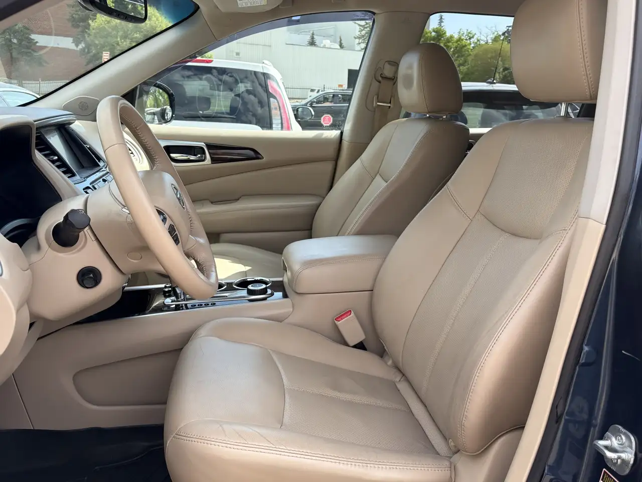 Nissan Pathfinder снимка Nissan Pathfinder