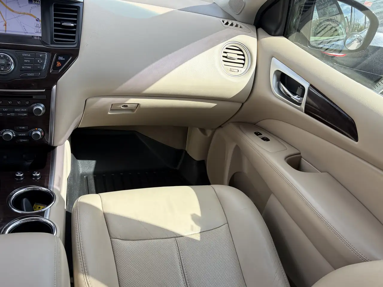 Nissan Pathfinder снимка Nissan Pathfinder