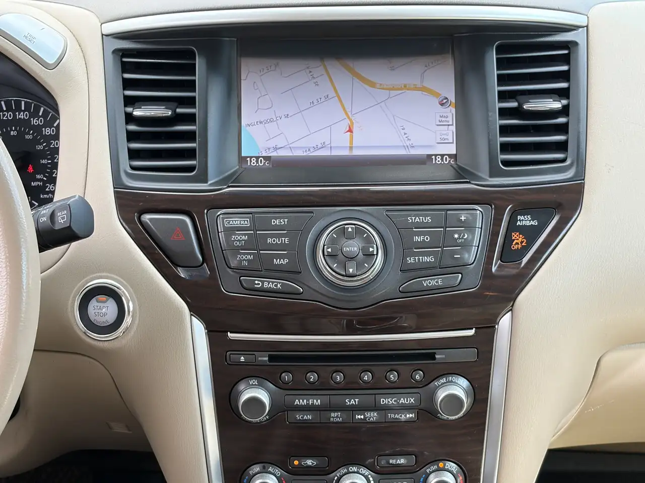 Nissan Pathfinder снимка Nissan Pathfinder