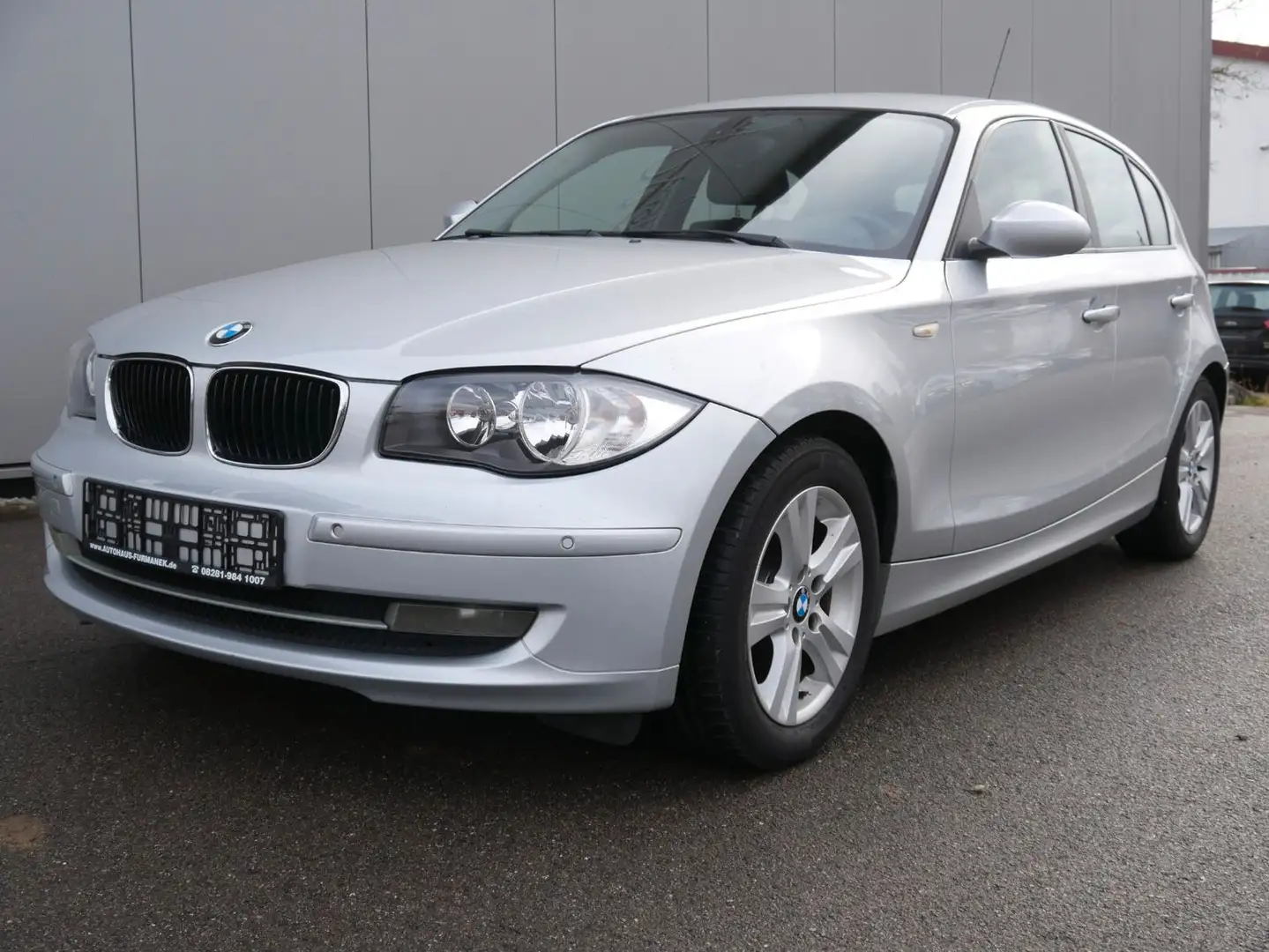 BMW 118 i 5-Türer Advantage 1.Hand/Scheckheft Argent - 1