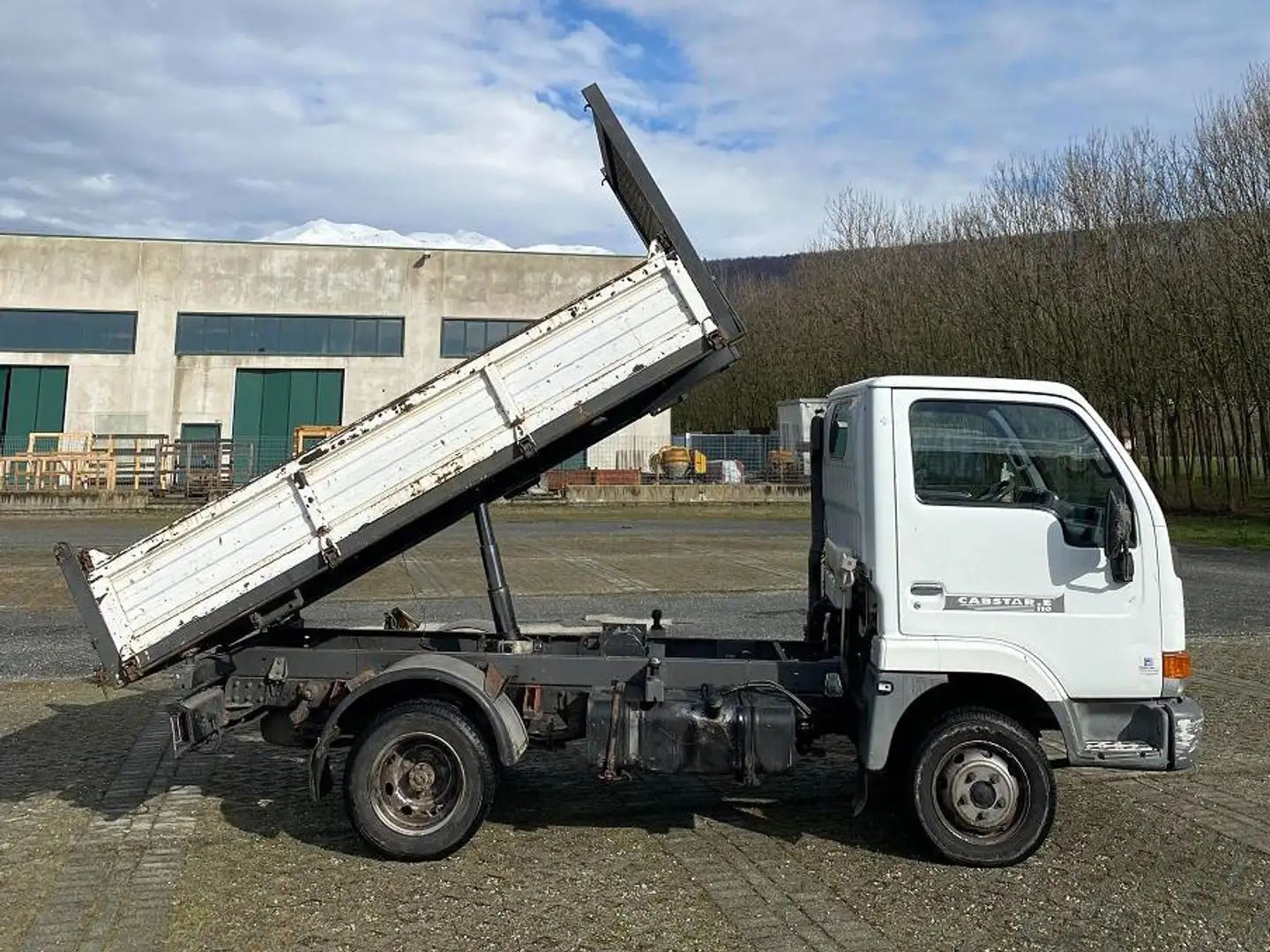 Nissan Cabstar 110 RIBALTABILE TRILATERALE Wit - 2