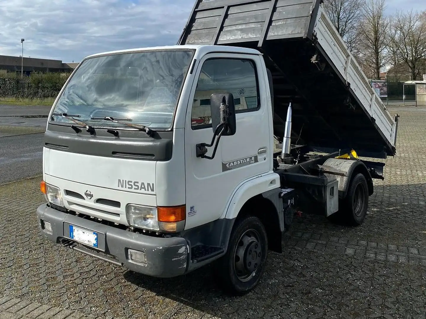 Nissan Cabstar 110 RIBALTABILE TRILATERALE Wit - 1