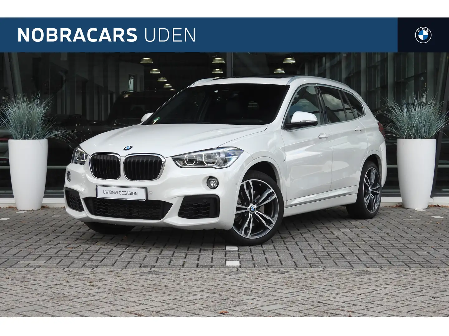 BMW X1 sDrive20i High Executive M Sport Automaat / Panora Blanc - 1