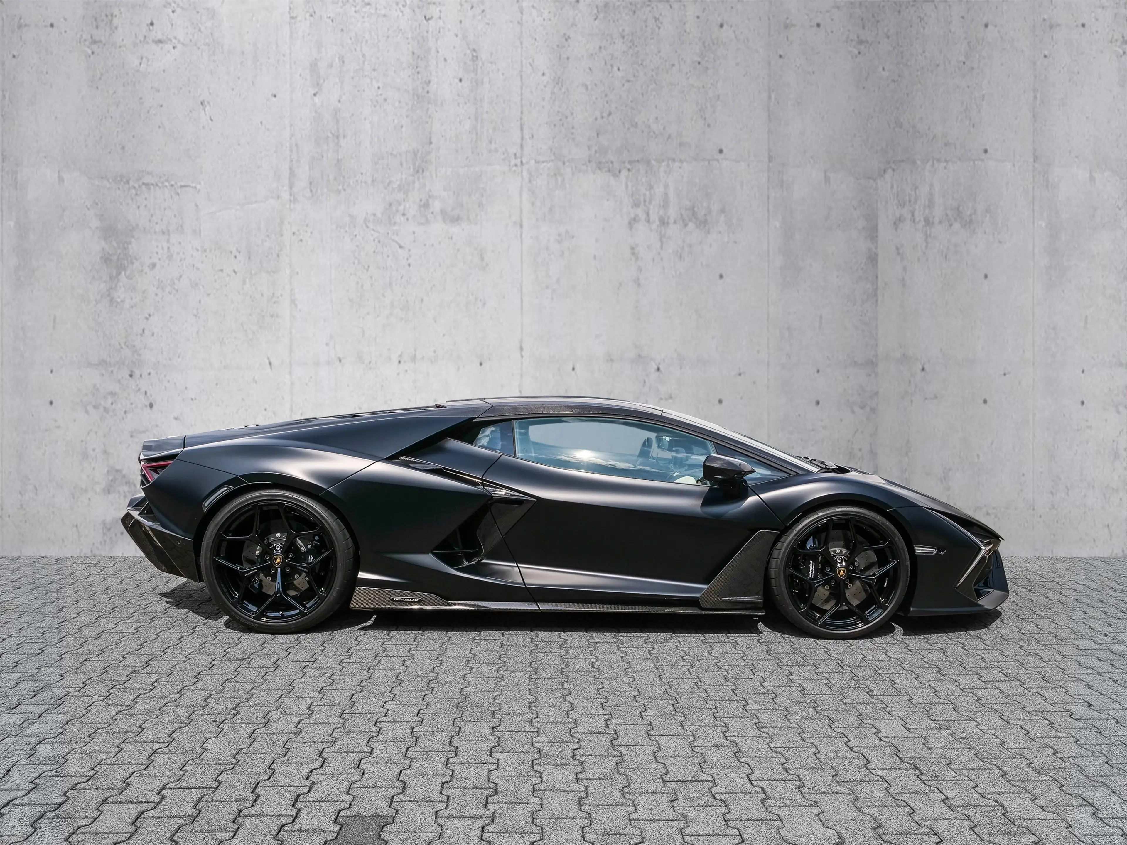 Lamborghini Revuelto Nero Nemesis, Full Exterior Carbon — photo 2