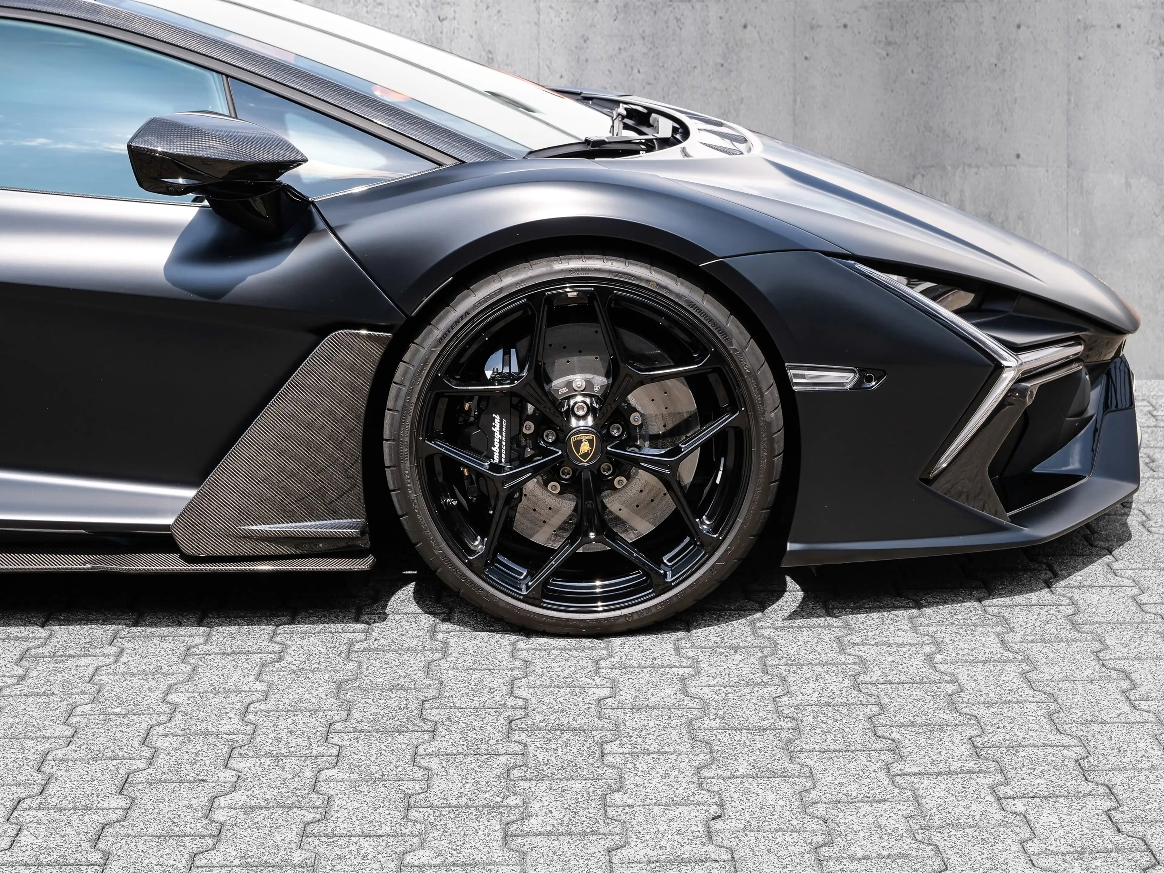 Lamborghini Revuelto Nero Nemesis, Full Exterior Carbon — photo 9