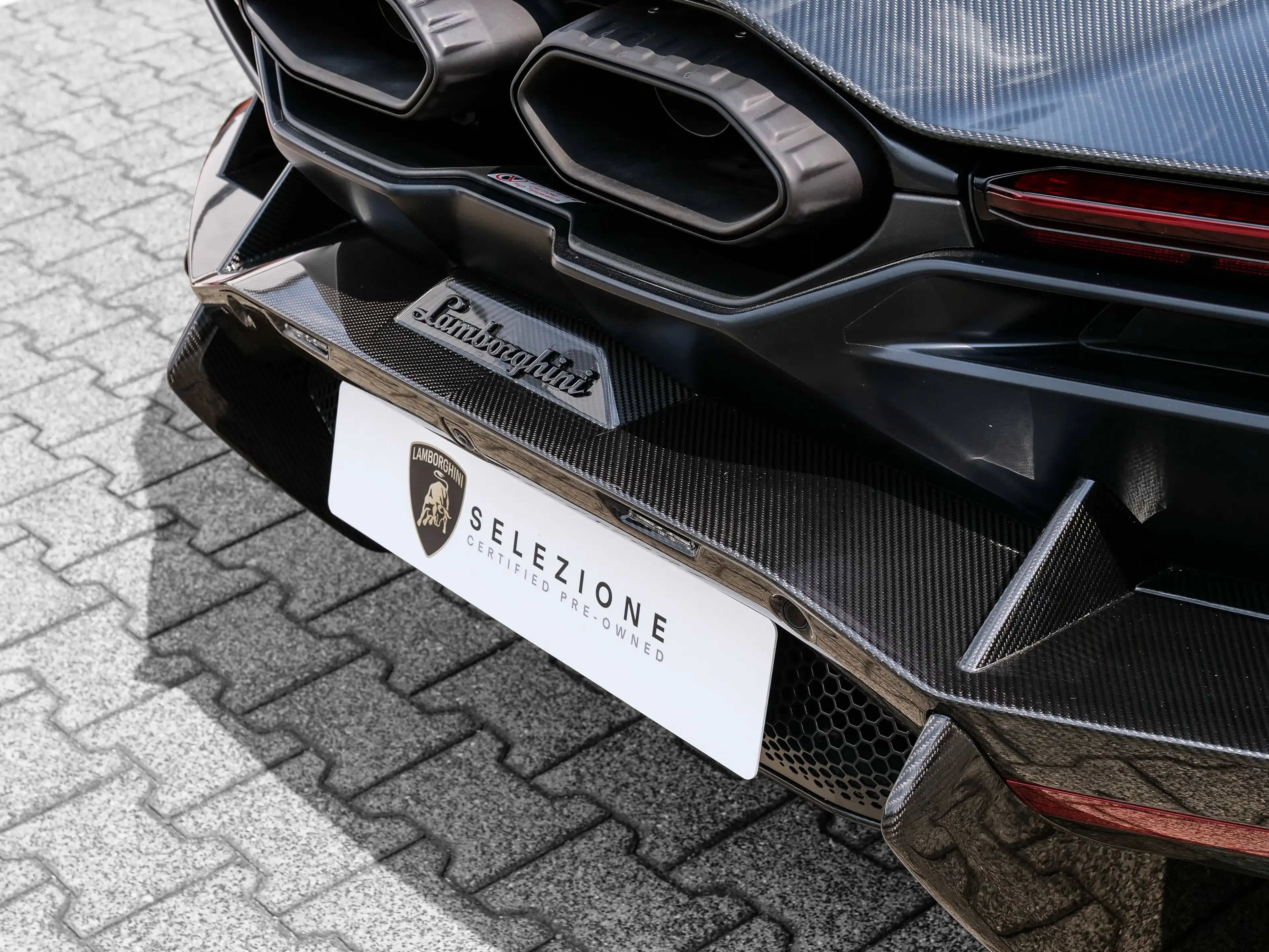 Lamborghini Revuelto Nero Nemesis, Full Exterior Carbon — photo 10