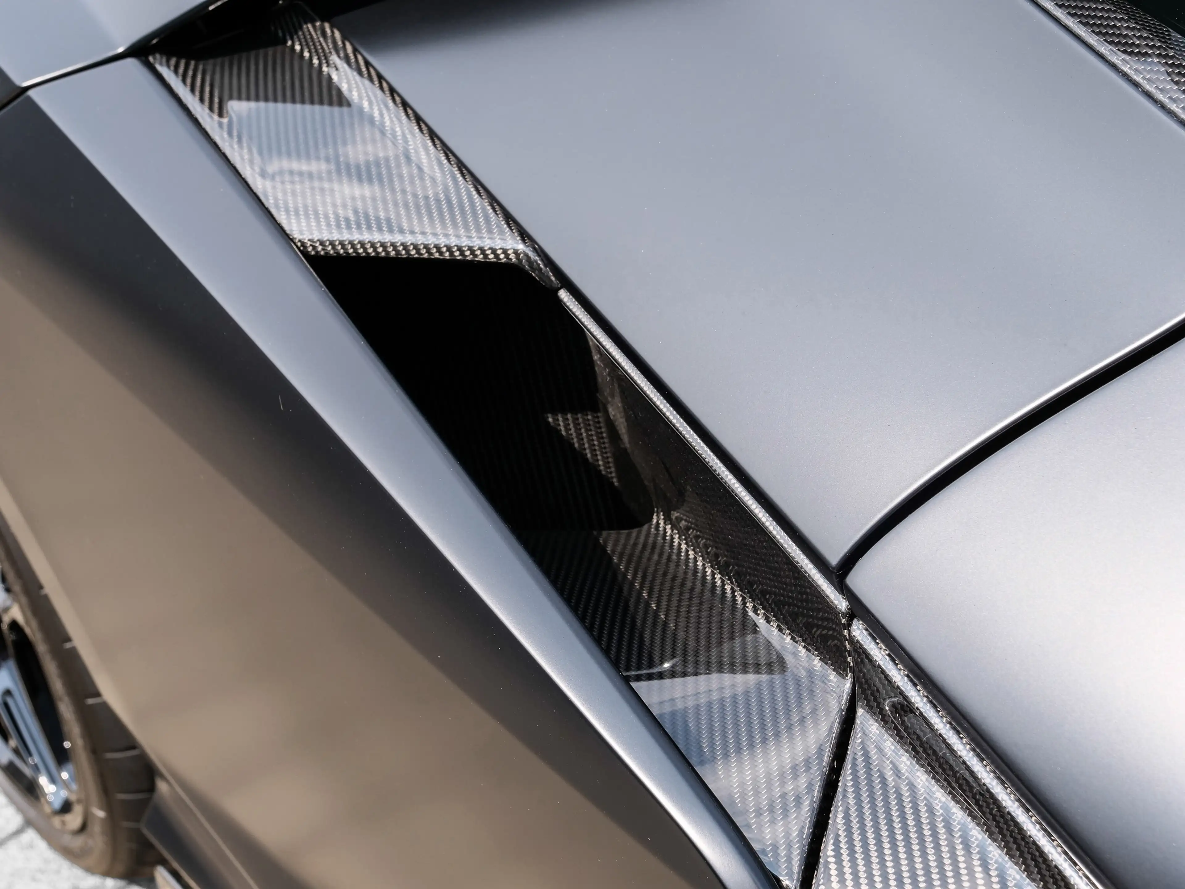 Lamborghini Revuelto Nero Nemesis, Full Exterior Carbon — photo 12