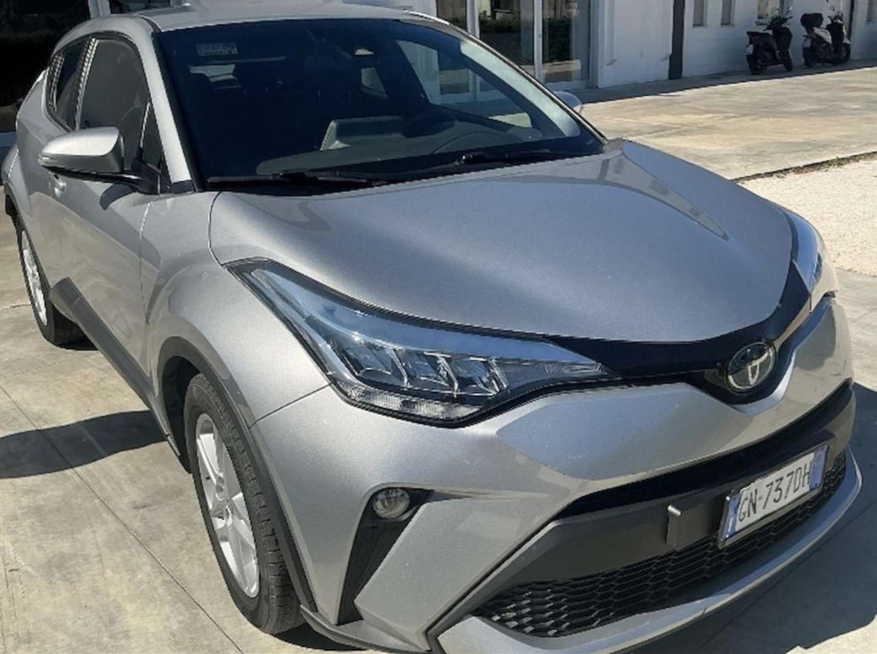 Toyota C-HR 1.8h Business e-cvt