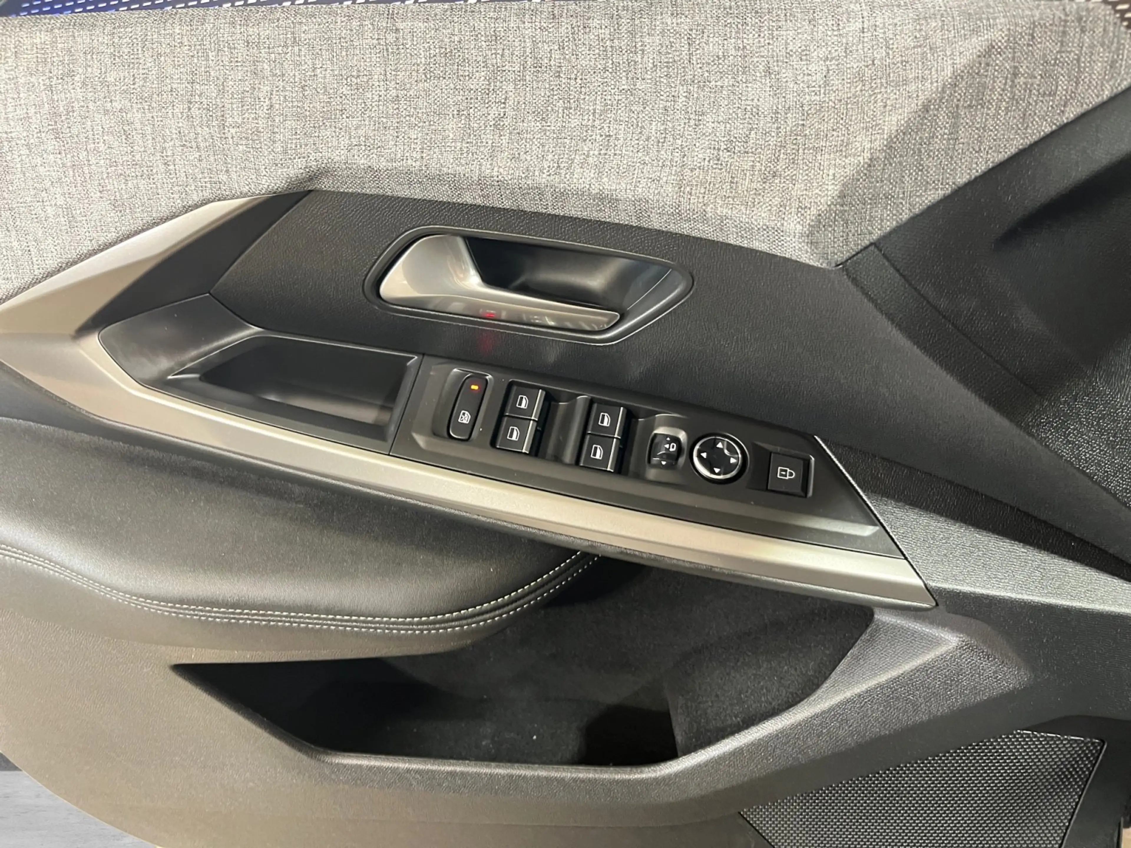 Peugeot 5008 1.2 145 GT ACC LED Navi SHZ 2xKlima Kam. — photo 12