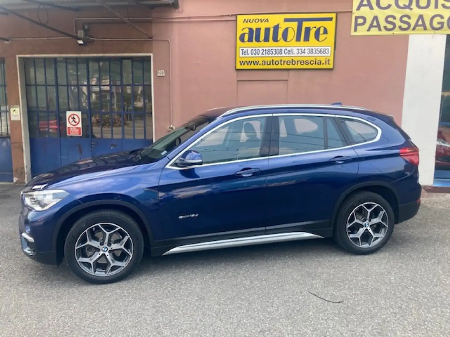BMW X1 sDrive18d xLine Blauw - 2
