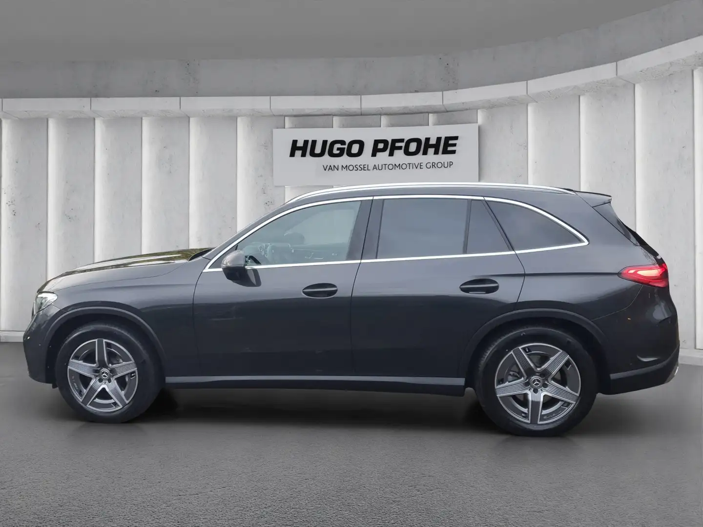 Mercedes-Benz GLC 300 d AMG Line 4x4 Aut.*LED*AHK*ACC*RFK*SHZ Grau - 2