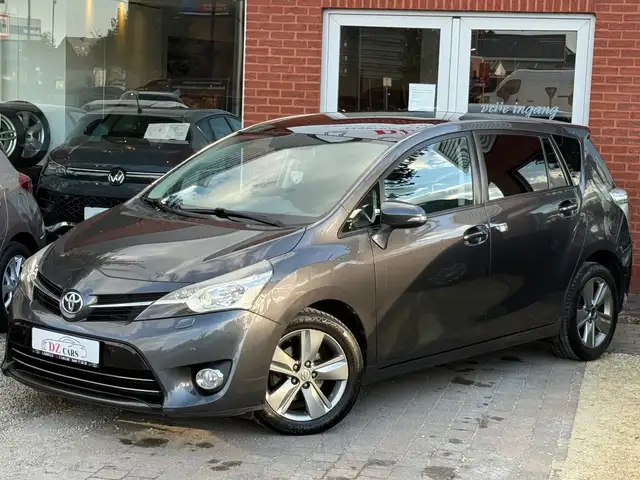 Toyota Verso view 2