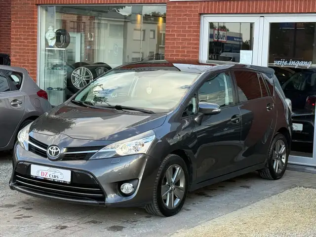 Toyota Verso view 8