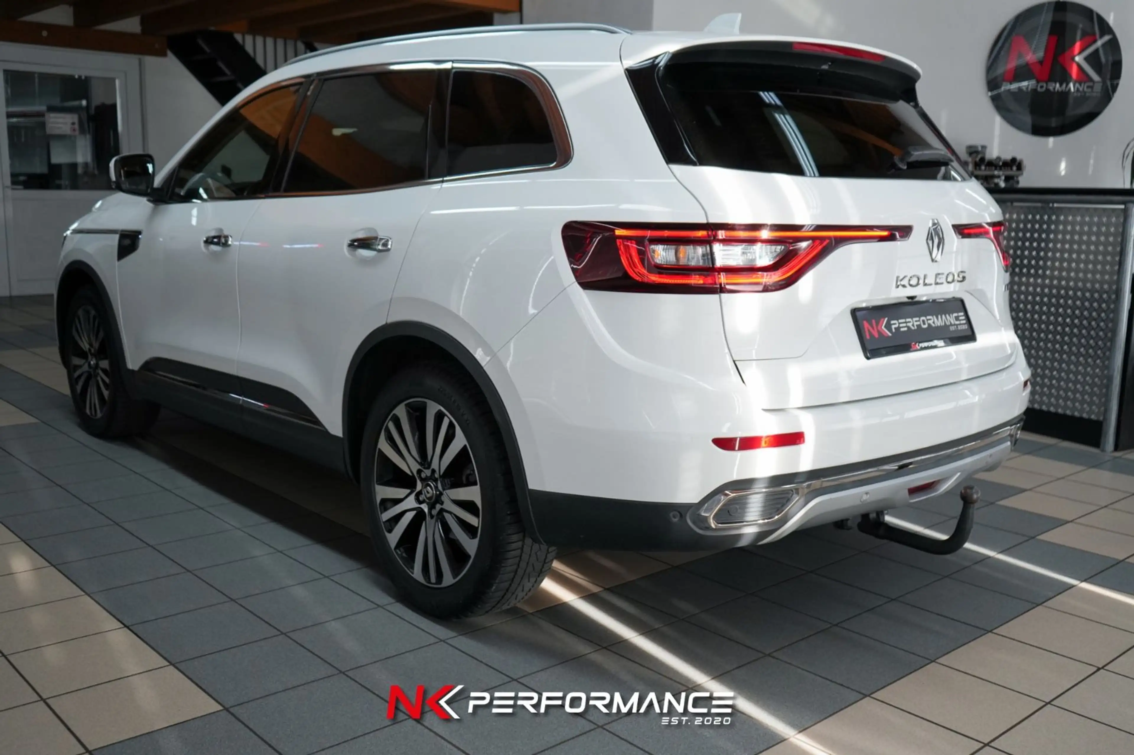 Renault Koleos Initiale Paris 4x4 / PANO / AHK / MASSAGE — photo 14