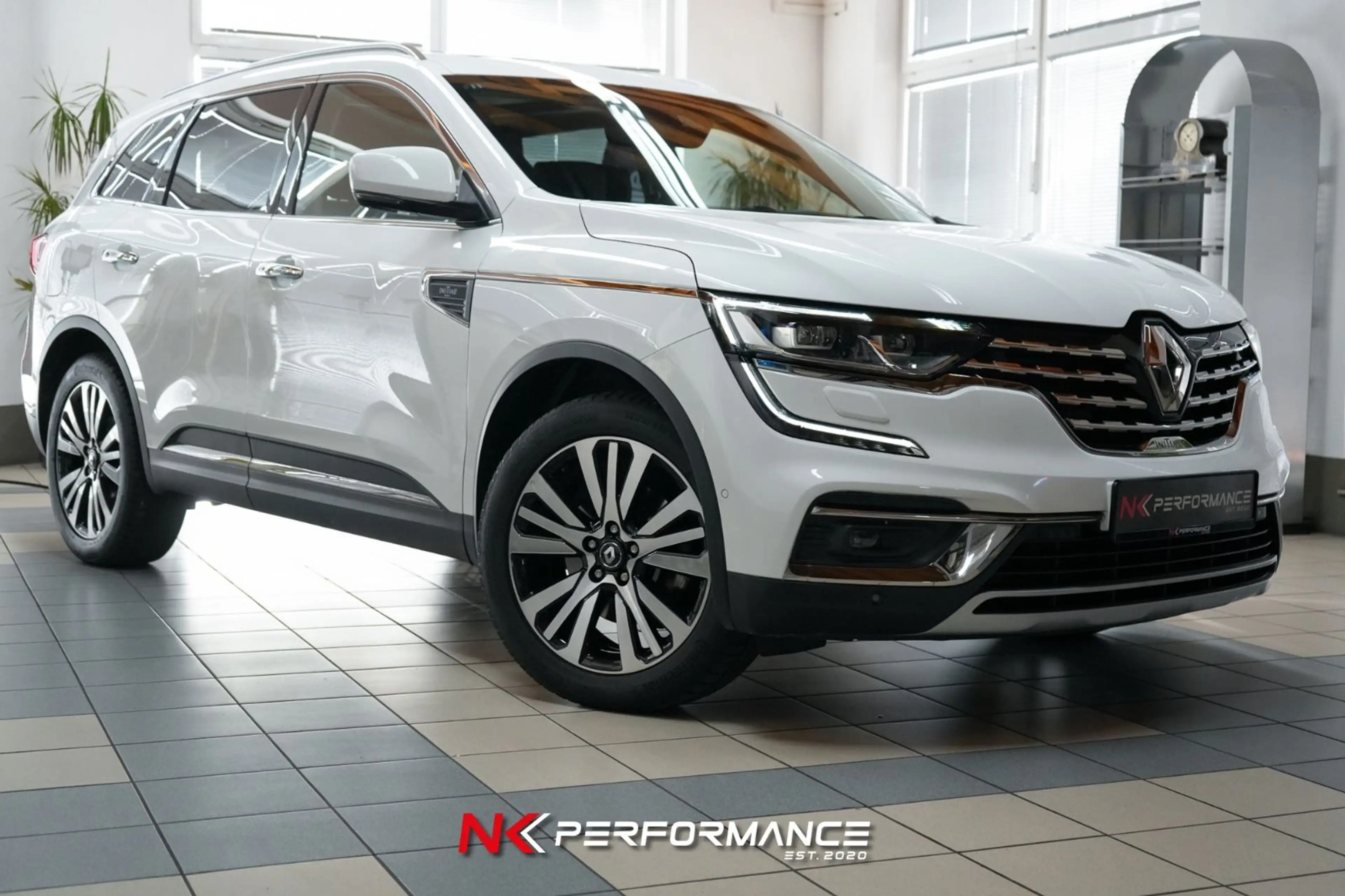 Renault Koleos Initiale Paris 4x4 / PANO / AHK / MASSAGE — photo 4