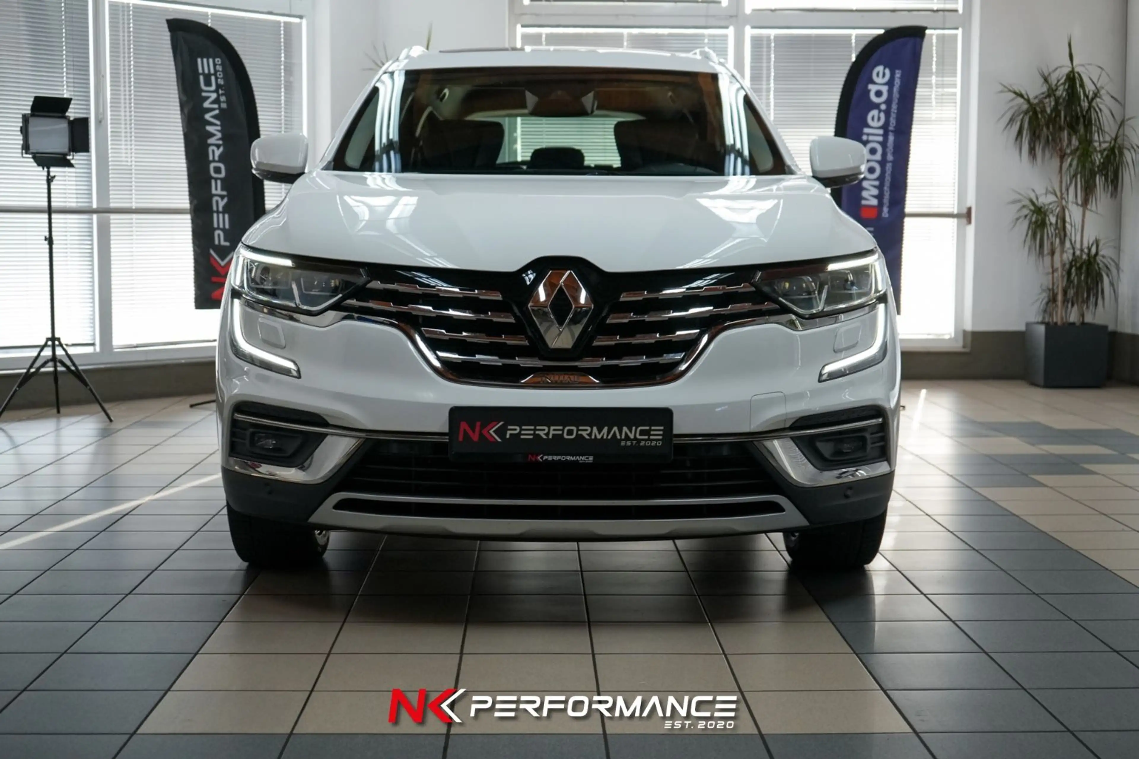 Renault Koleos Initiale Paris 4x4 / PANO / AHK / MASSAGE — photo 5