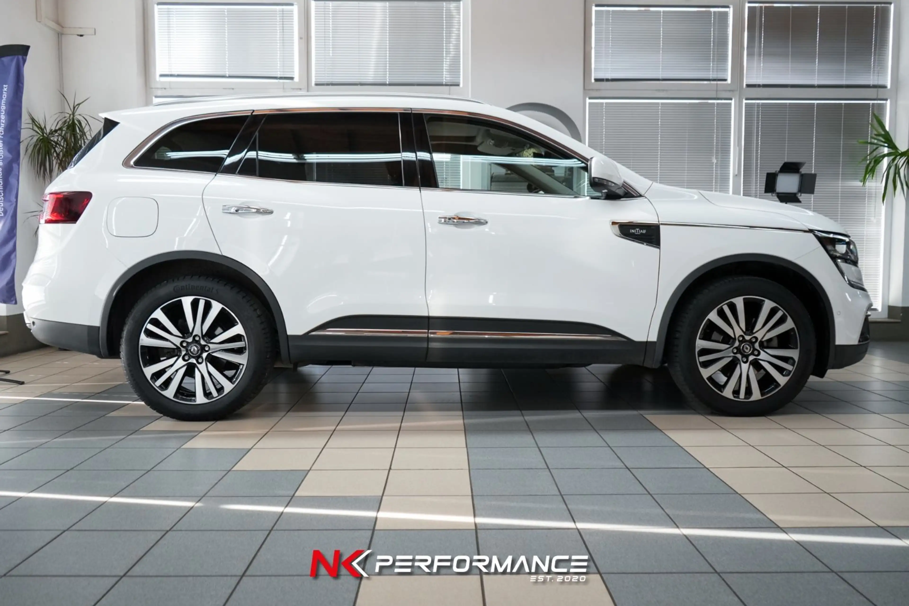 Renault Koleos Initiale Paris 4x4 / PANO / AHK / MASSAGE — photo 8