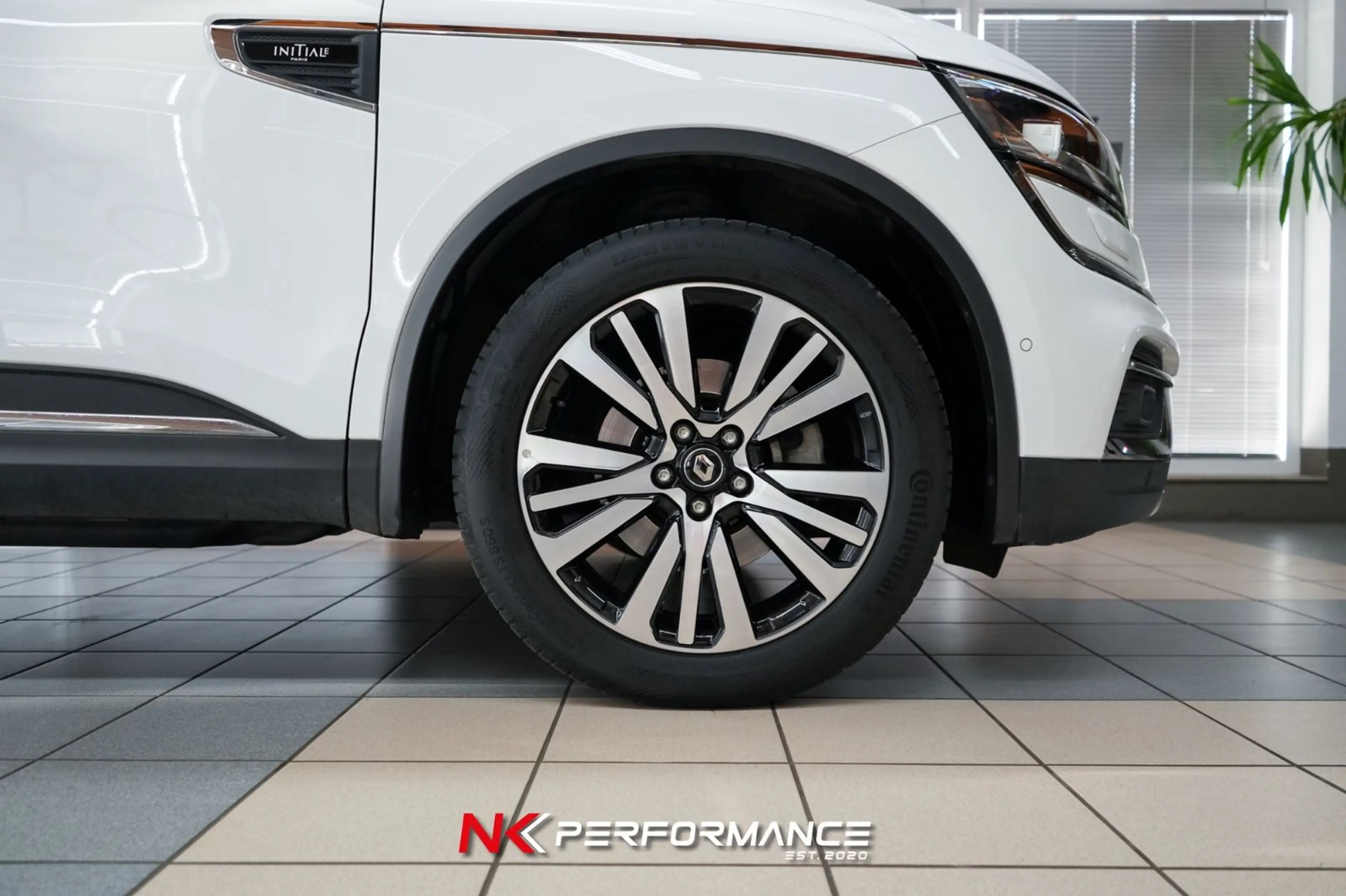 Renault Koleos Initiale Paris 4x4 / PANO / AHK / MASSAGE — photo 9